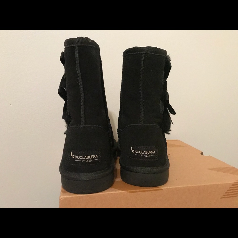 Girl boots never new with tag.